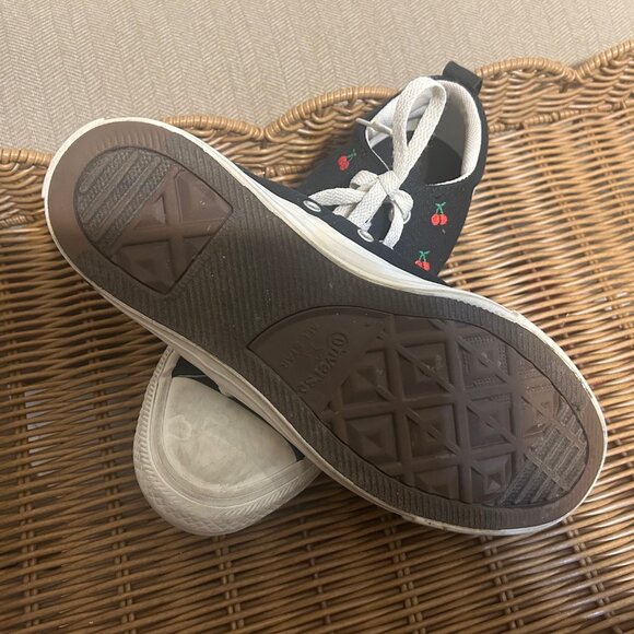 Women's Converse Chuck Taylor All Star Madison OX Cherry Sneakers US Size 9 - Picture 3 of 4